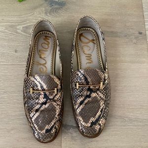 Sam Edelman “Lior” loafer in brown snake print in size 5.